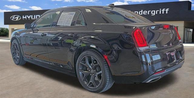 Photo of 2022 Gloss Black Chrysler 300