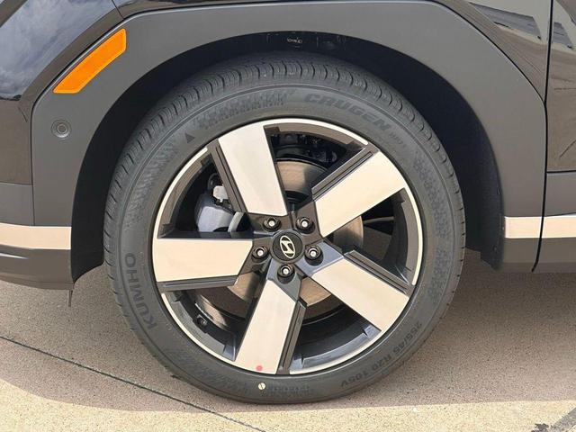 Photo of 2025 Phantom Black Hyundai SANTA FE