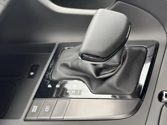Photo of 2025 R2P Red Hyundai ELANTRA