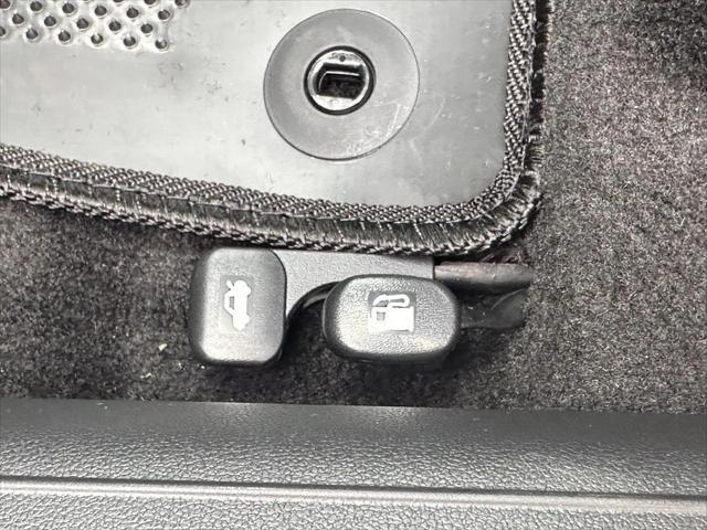 Photo of 2025 R2P Red Hyundai ELANTRA