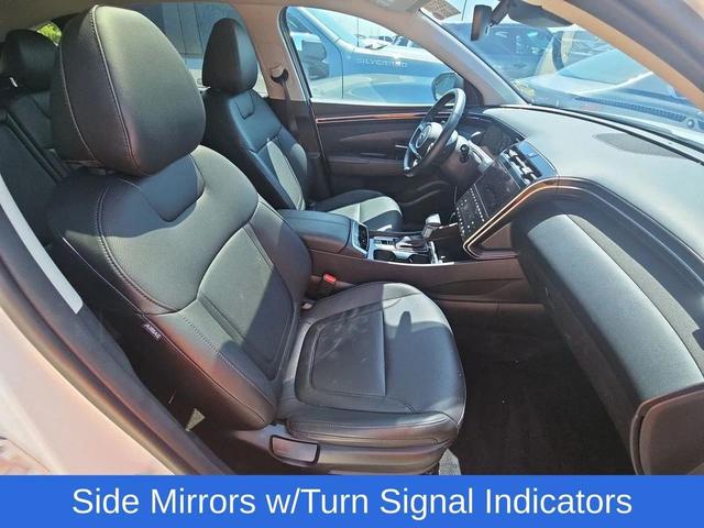 Photo of 2024 White Pearl Hyundai TUCSON
