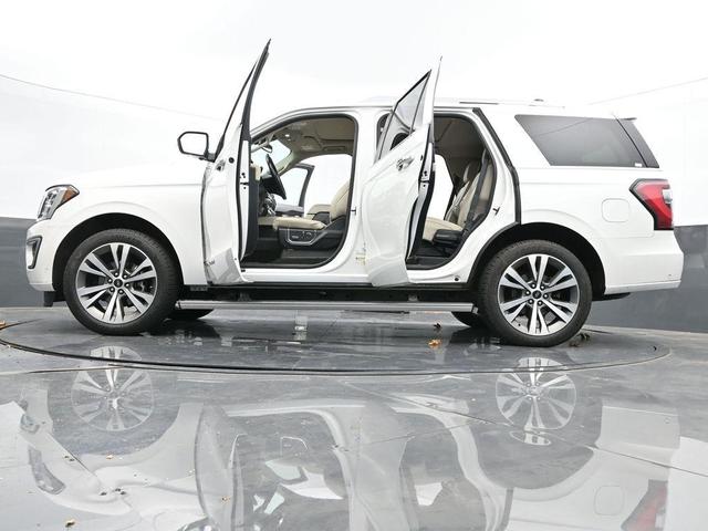 Photo of 2021 White Ford Expedition