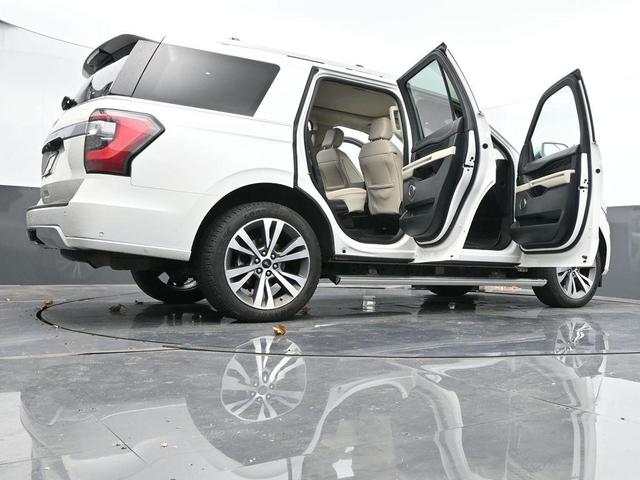 Photo of 2021 White Ford Expedition