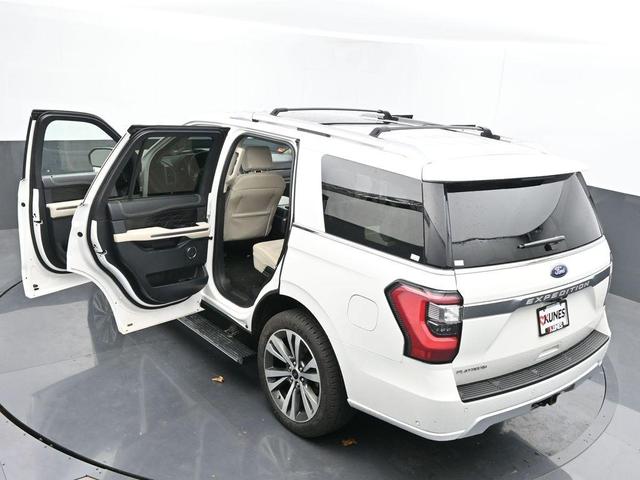Photo of 2021 White Ford Expedition