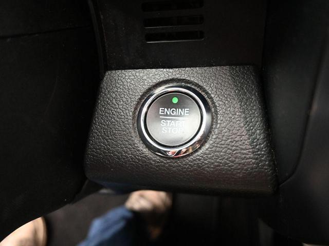 Photo of 2021 White Ford Expedition