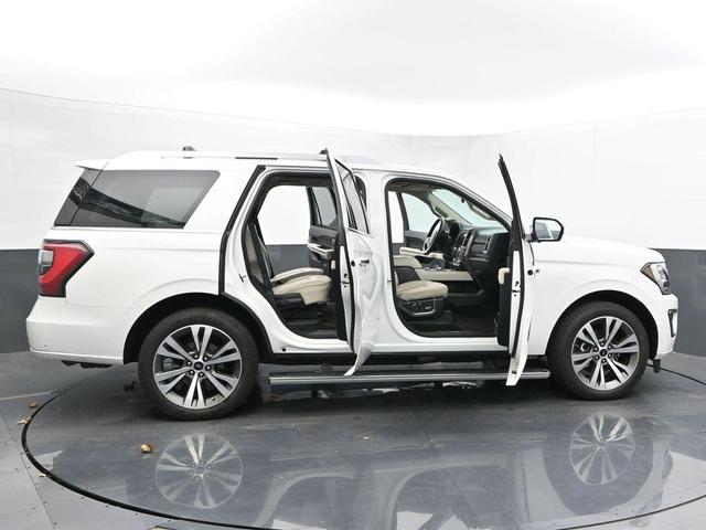 Photo of 2021 White Ford Expedition