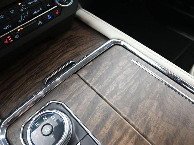 Photo of 2021 White Ford Expedition
