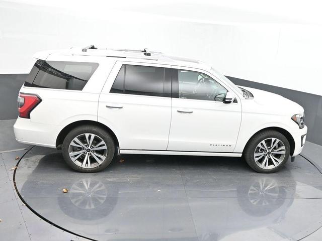 Photo of 2021 White Ford Expedition
