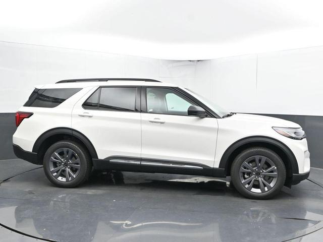Photo of 2025 Star White Ford Explorer