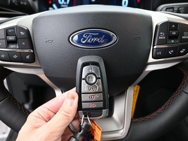 Photo of 2025 Star White Ford Explorer