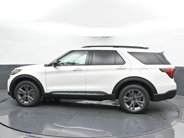 Photo of 2025 Star White Ford Explorer