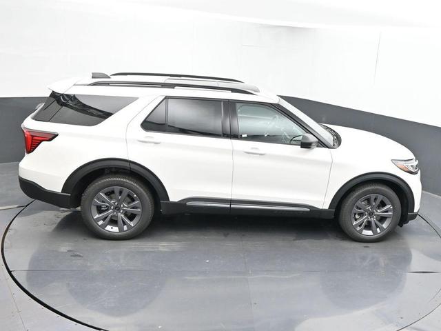 Photo of 2025 Star White Ford Explorer