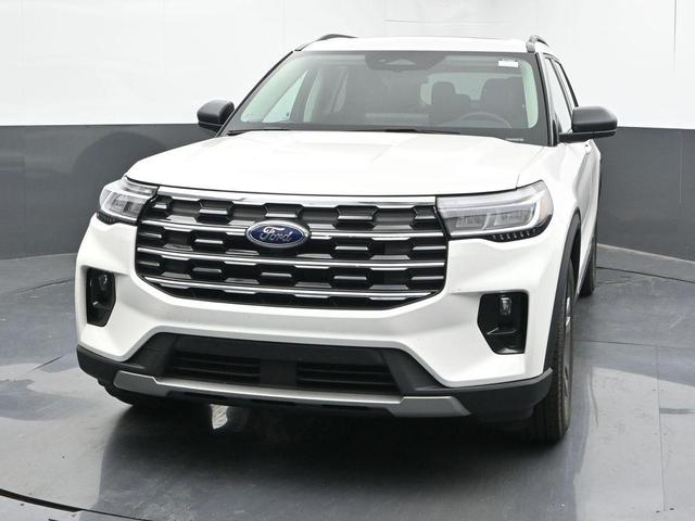 Photo of 2025 Star White Ford Explorer