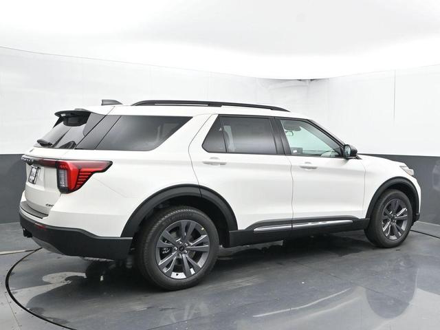 Photo of 2025 Star White Ford Explorer
