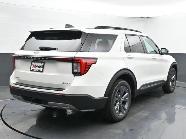 Photo of 2025 Star White Ford Explorer