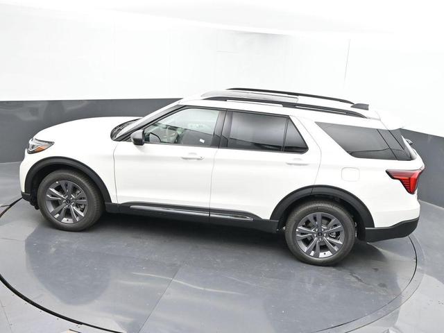Photo of 2025 Star White Ford Explorer