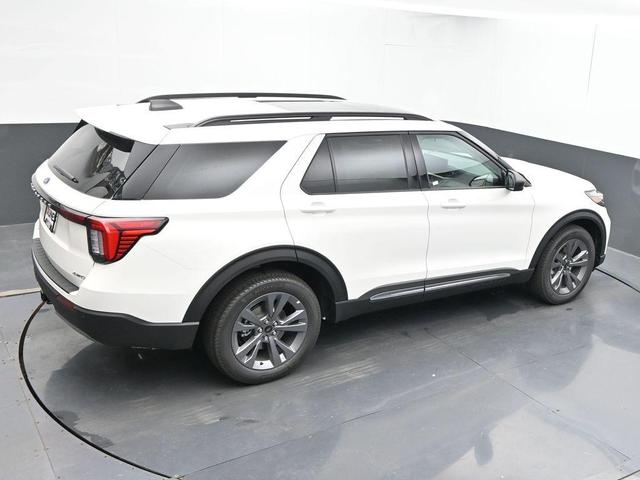 Photo of 2025 Star White Ford Explorer