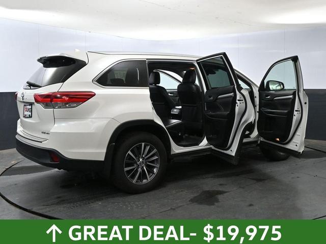Photo of 2019 Blizzard Pearl Toyota Highlander