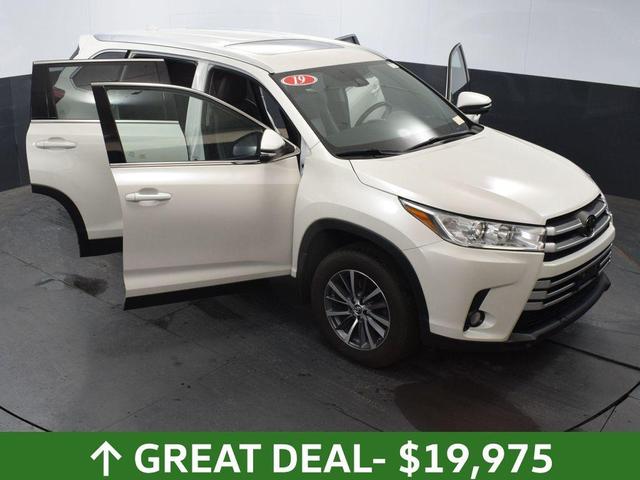 Photo of 2019 Blizzard Pearl Toyota Highlander
