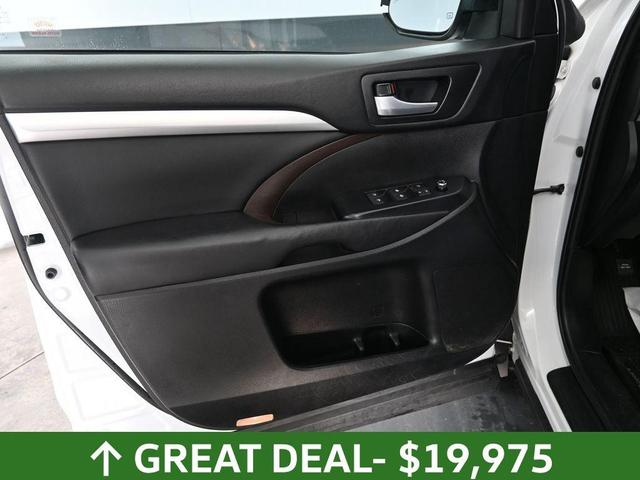Photo of 2019 Blizzard Pearl Toyota Highlander