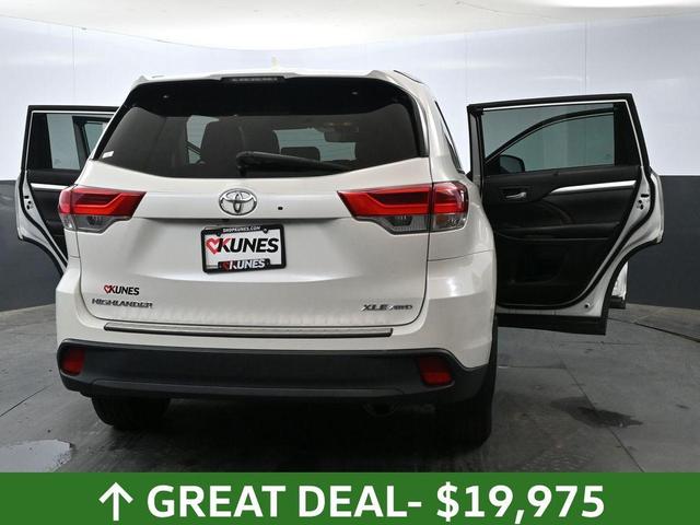Photo of 2019 Blizzard Pearl Toyota Highlander