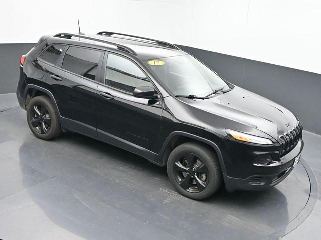 Photo of 2017 Diamond Black Jeep Cherokee