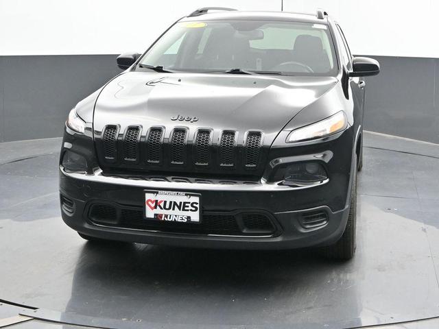 Photo of 2017 Diamond Black Jeep Cherokee