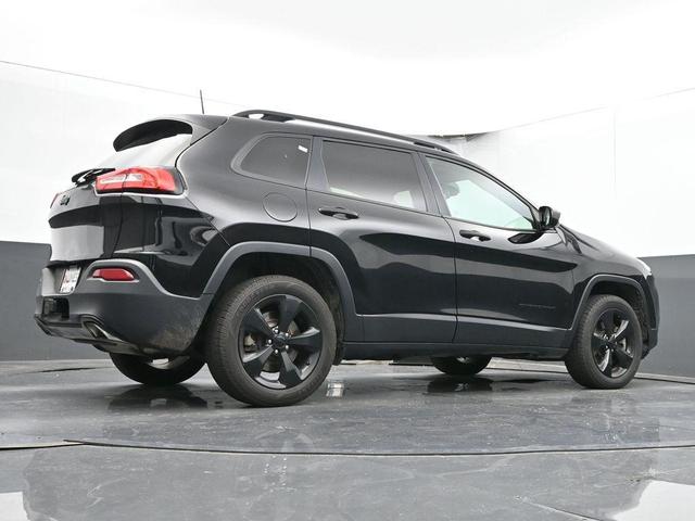Photo of 2017 Diamond Black Jeep Cherokee