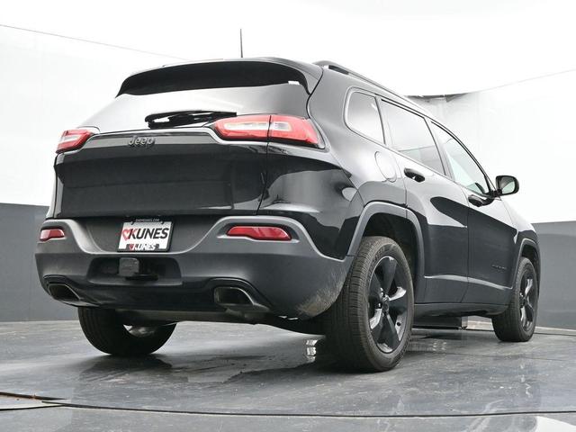 Photo of 2017 Diamond Black Jeep Cherokee