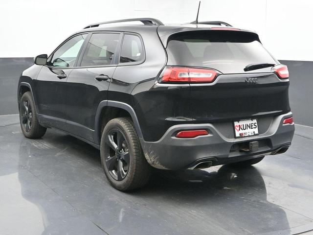 Photo of 2017 Diamond Black Jeep Cherokee