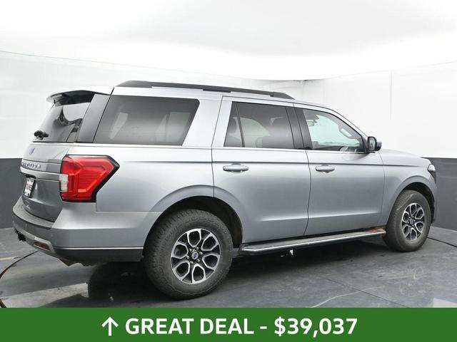 Photo of 2023 Iconic Silver Metallic Ford Expedition