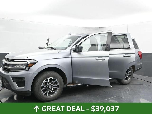 Photo of 2023 Iconic Silver Metallic Ford Expedition