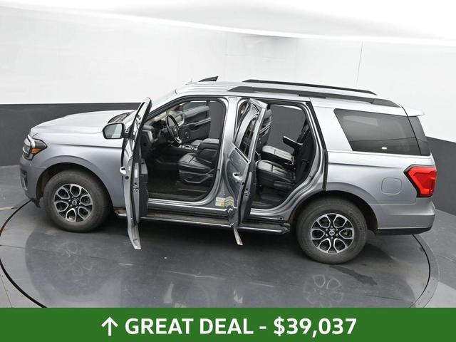Photo of 2023 Iconic Silver Metallic Ford Expedition