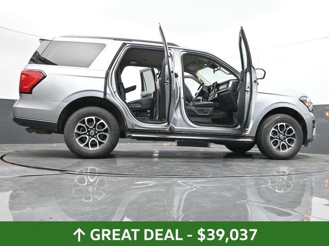 Photo of 2023 Iconic Silver Metallic Ford Expedition
