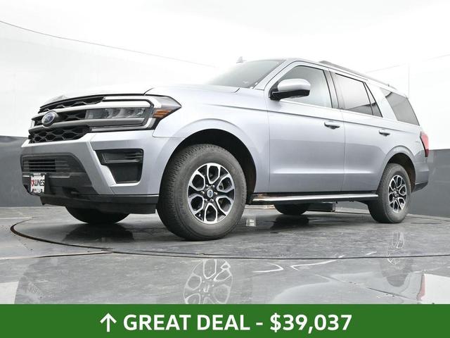 Photo of 2023 Iconic Silver Metallic Ford Expedition