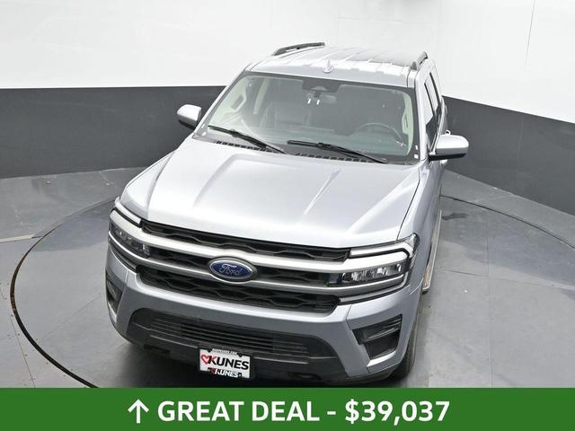 Photo of 2023 Iconic Silver Metallic Ford Expedition