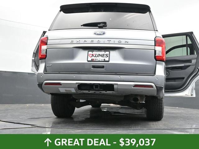 Photo of 2023 Iconic Silver Metallic Ford Expedition
