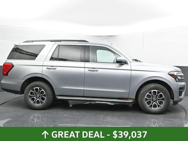 Photo of 2023 Iconic Silver Metallic Ford Expedition