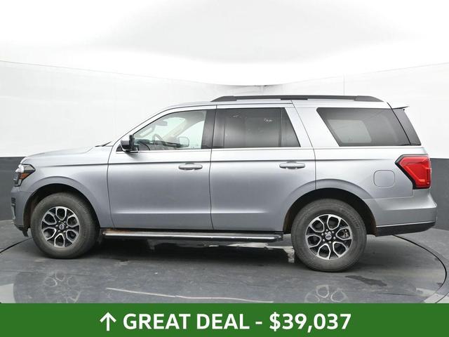 Photo of 2023 Iconic Silver Metallic Ford Expedition