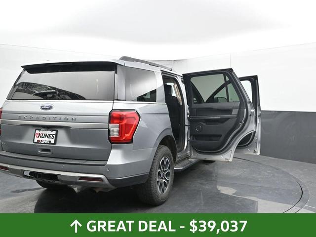 Photo of 2023 Iconic Silver Metallic Ford Expedition