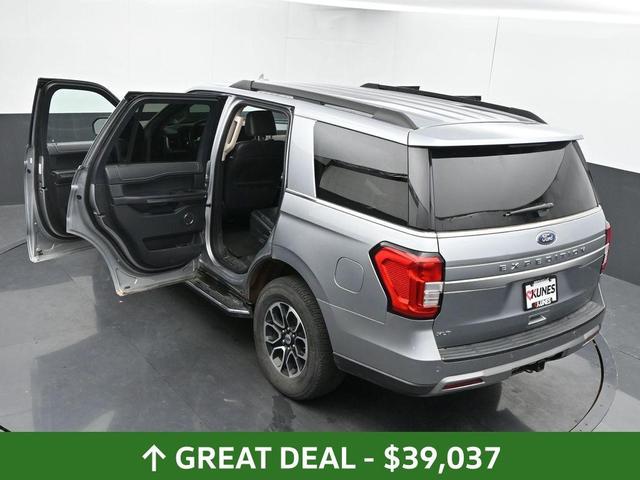 Photo of 2023 Iconic Silver Metallic Ford Expedition