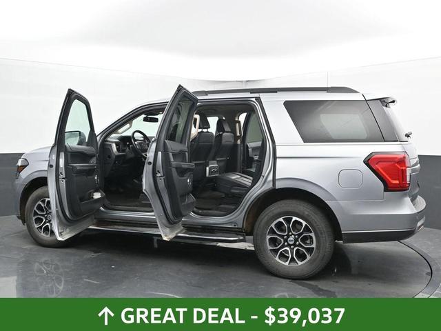 Photo of 2023 Iconic Silver Metallic Ford Expedition