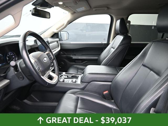Photo of 2023 Iconic Silver Metallic Ford Expedition