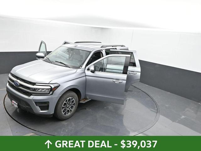Photo of 2023 Iconic Silver Metallic Ford Expedition