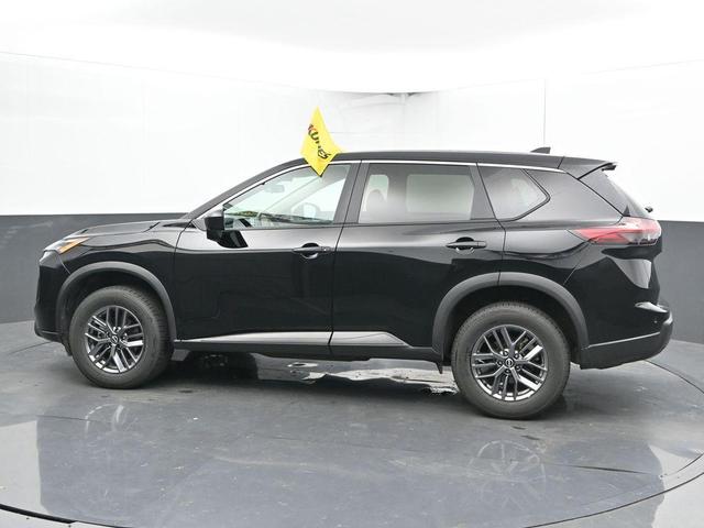 Photo of 2024 Super Black Nissan Rogue