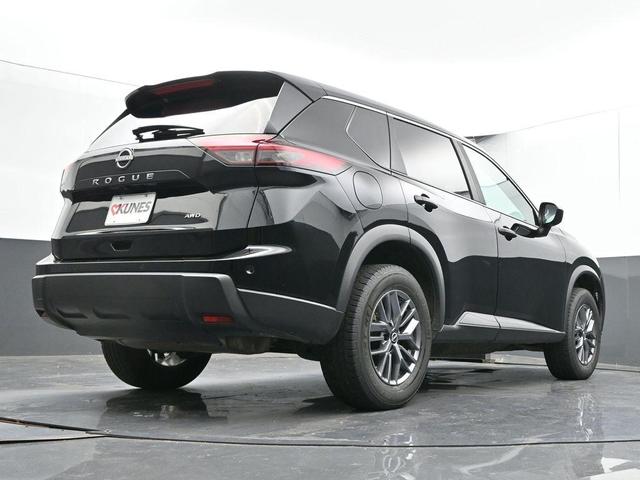 Photo of 2024 Super Black Nissan Rogue