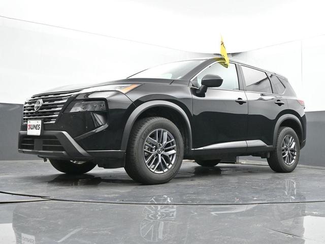 Photo of 2024 Super Black Nissan Rogue