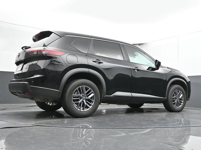 Photo of 2024 Super Black Nissan Rogue