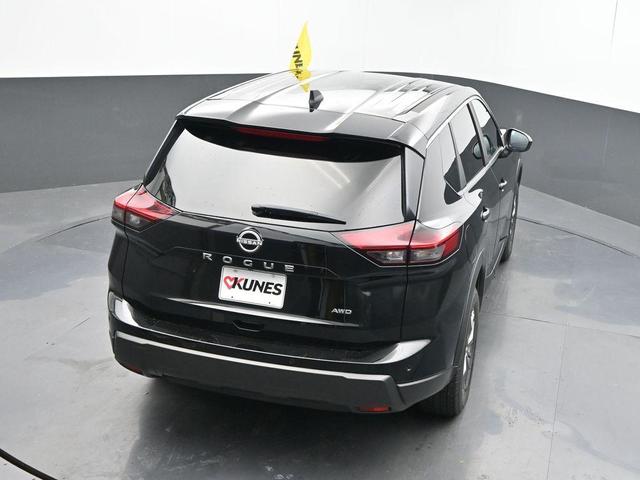 Photo of 2024 Super Black Nissan Rogue
