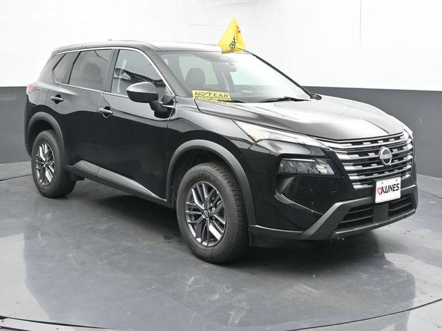 Photo of 2024 Super Black Nissan Rogue